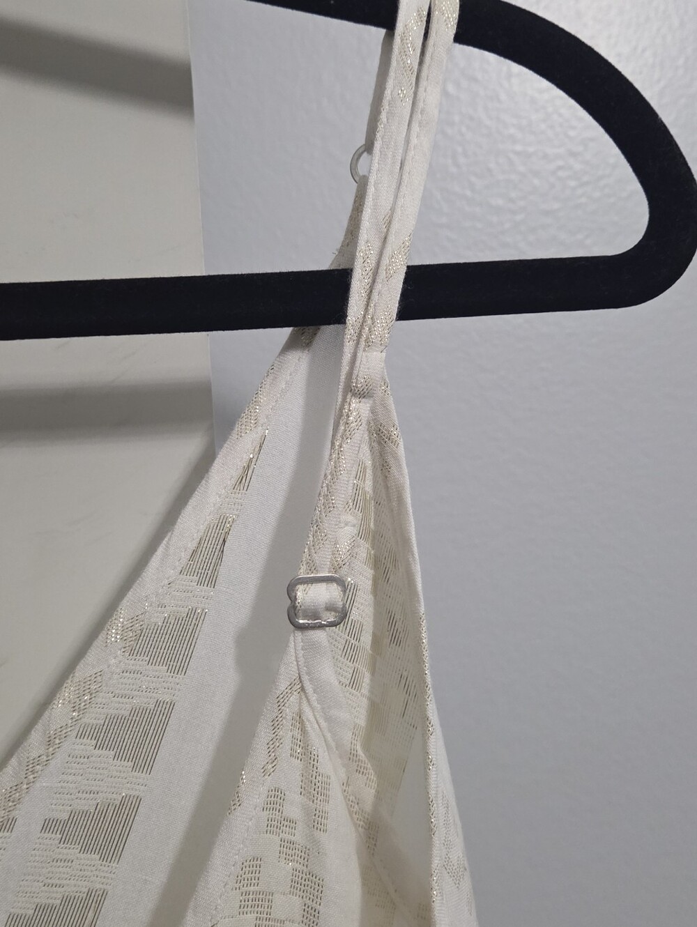 Elan cream textured slip with subtle metallic accents - Picture 9 of 10